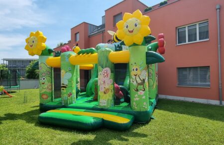 Hüpfburg Frühling mit Rutsche