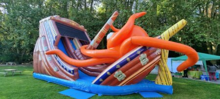 Riesenrutsche Piratenschiff