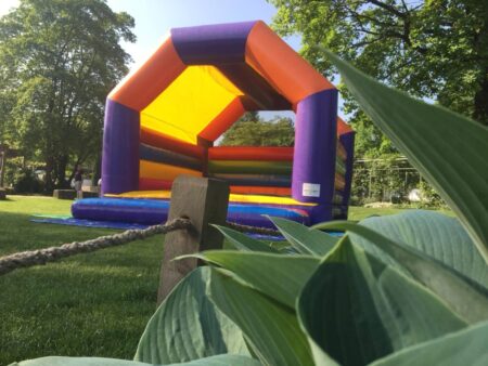 6 Meter Hüpfburg Bunt