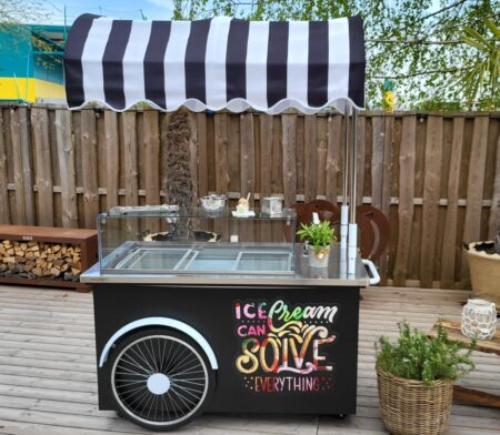 Eistruhe auf Rädern