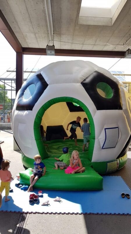 6 Meter Hüpfburg Fussball