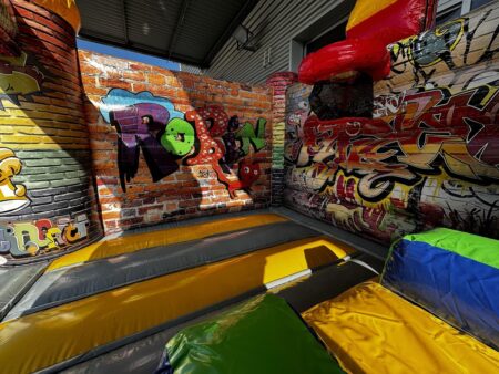 Hüpfburg Midi Graffiti