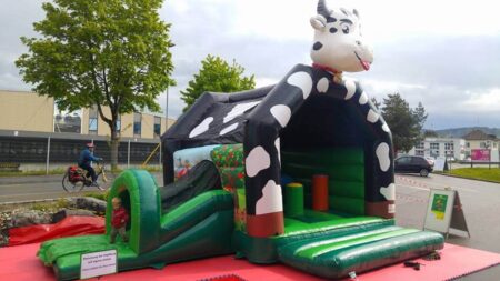 Hüpfburg Kuh mieten