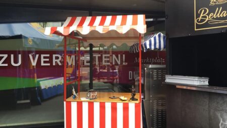 Marktstand rot weiss klein
