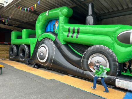 Hindernisbahn Traktor