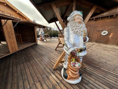 Weihnachtsmann silber Lebensgross